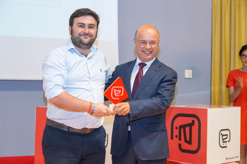  Andrés Carrillo entrega el Premio al mejor ecommerce...