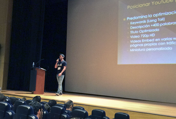 Miguel ngel Almela durante su sorprendente presentacin.