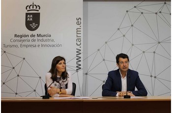 Juan Carlos Ruiz presenta las nuevas ayudas para el comercio minorista y la artesana