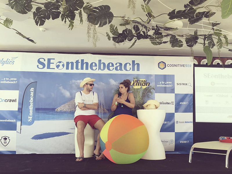 Daniel Peris y Miriam Peláez durante el debate de la primera jornada de SEonthebeach